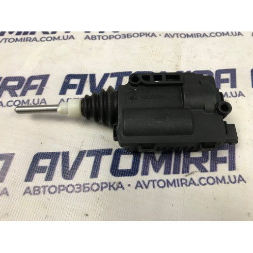 Моторчик лючка топливного бака Opel Astra H 2007-2010 13158426